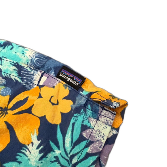 Patagonia Barely Baggies 2.5" Inseam Shorts Neo Tropics Channel Blue Size Small - Picture 2 of 6